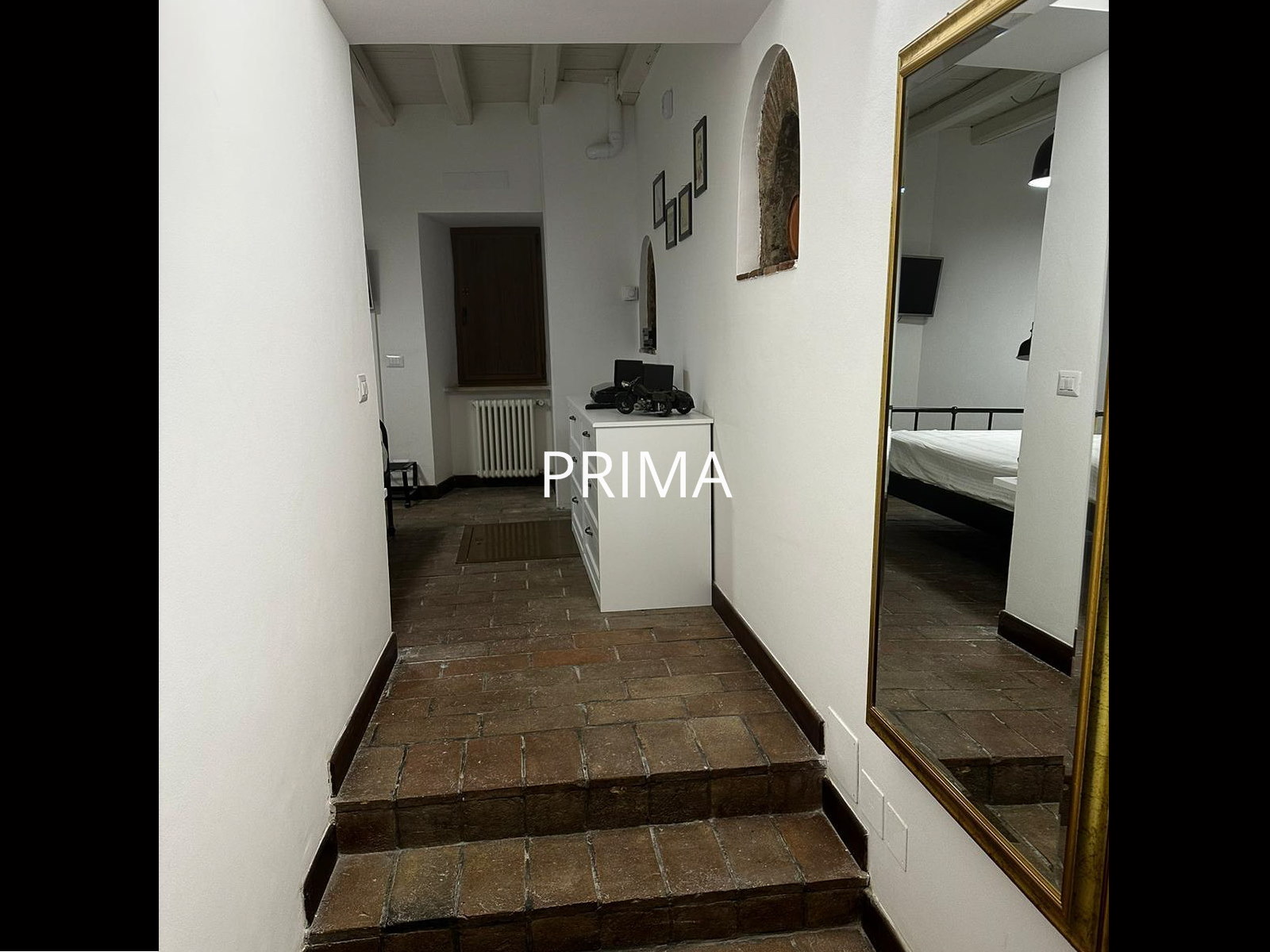 fotografia d'interni a Roma - prima dell'home staging - corridoio