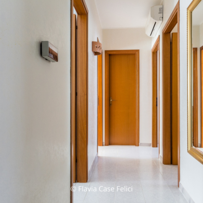 home staging in Puglia - casa in vendita - corridoio