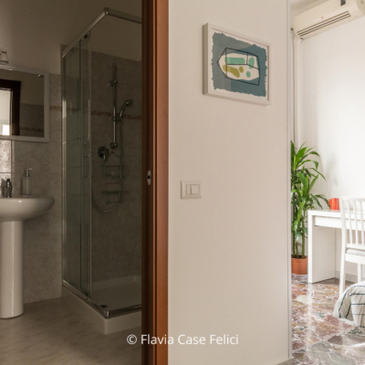home staging di casa vacanze a Roma - camera con bagno