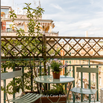 home staging di casa vacanze a Roma - balcone