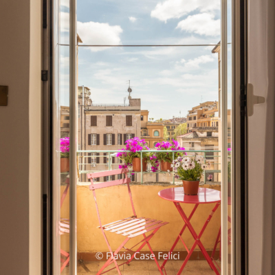 home staging di casa vacanze a Roma - balcone