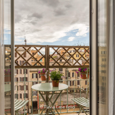 home staging di casa vacanze a Roma - balcone